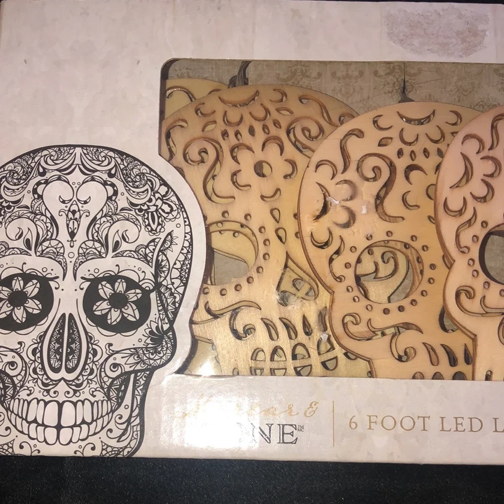 Skull garland
